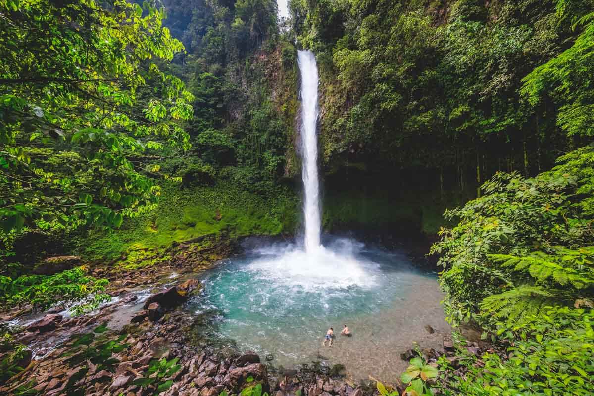 La Fortuna Waterfall with natural pool